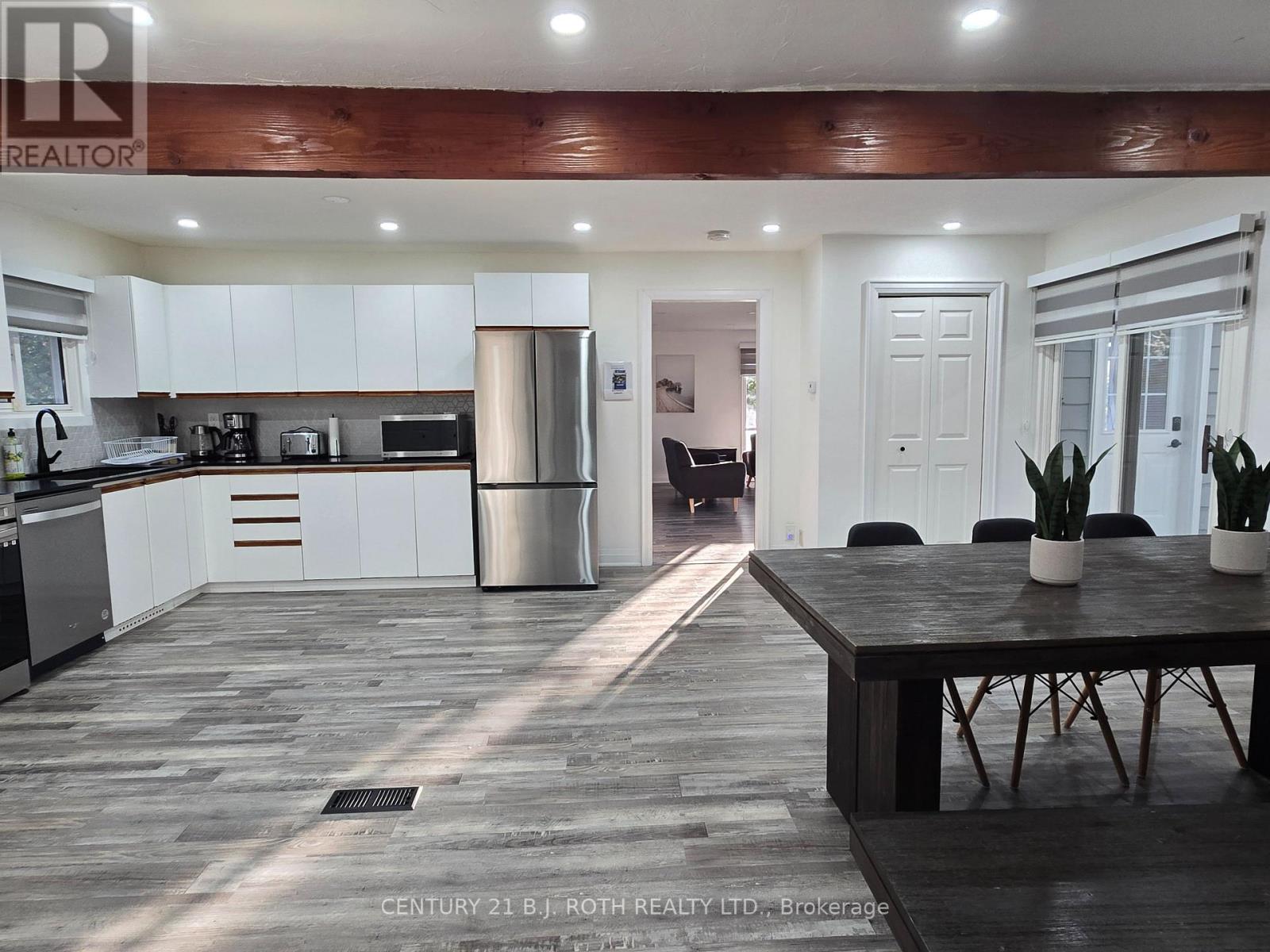 375 Santas Village Road, Bracebridge, Ontario  P1L 1W8 - Photo 11 - X12643668