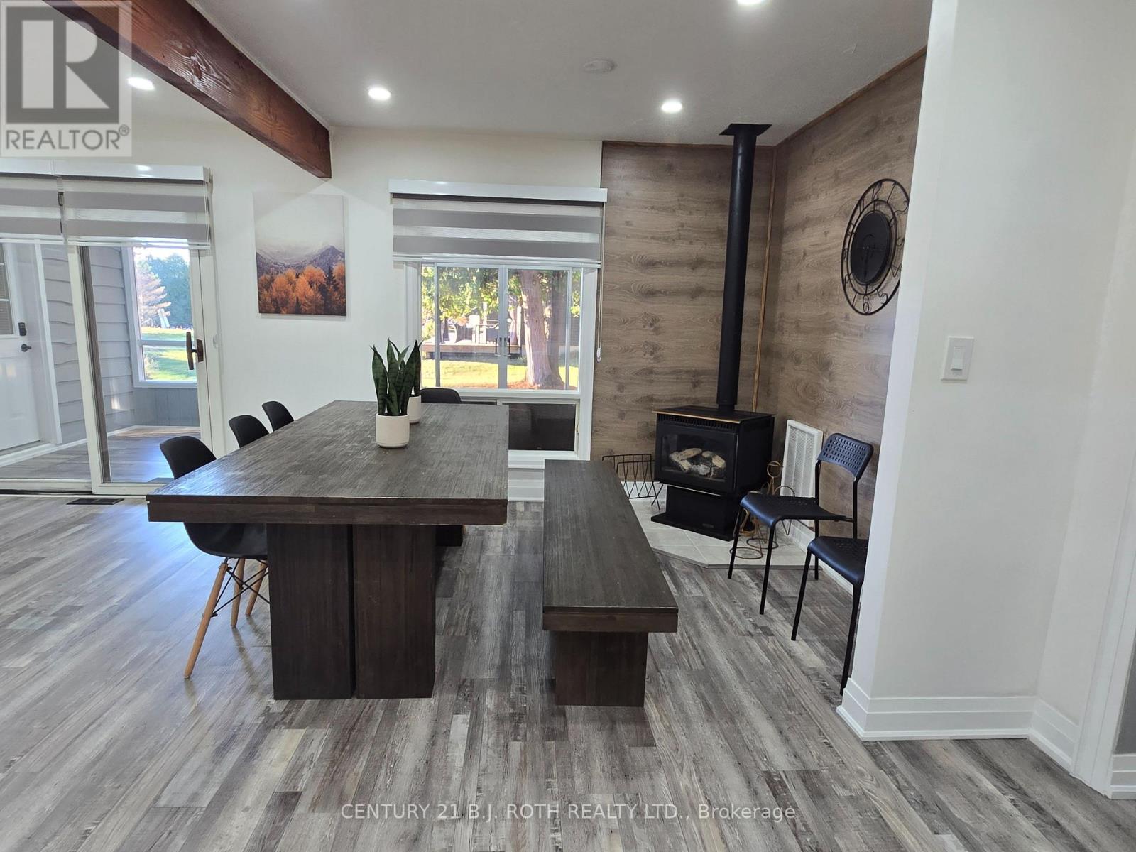 375 Santas Village Road, Bracebridge, Ontario  P1L 1W8 - Photo 12 - X12643668