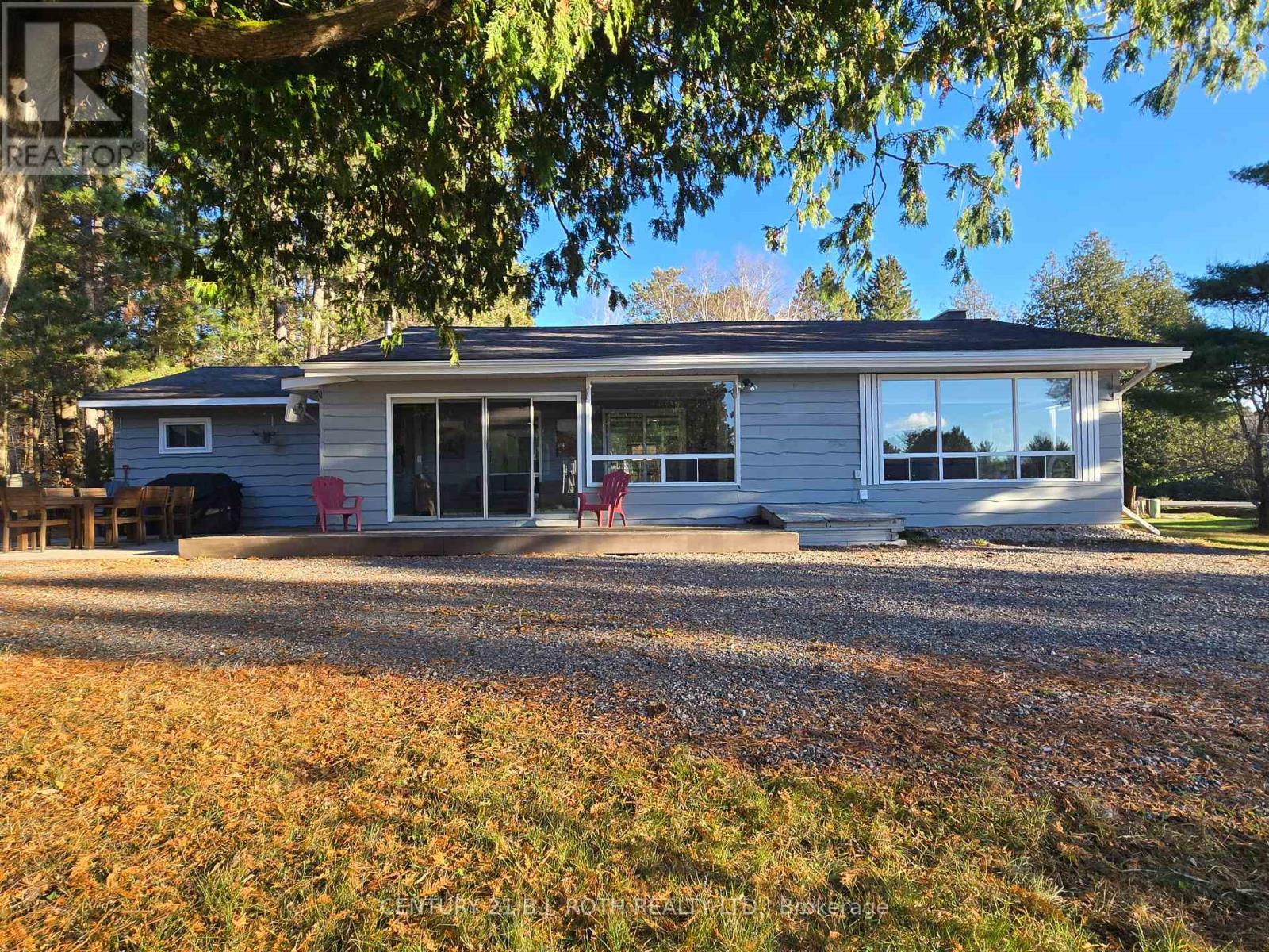 375 Santas Village Road, Bracebridge, Ontario  P1L 1W8 - Photo 2 - X12643668