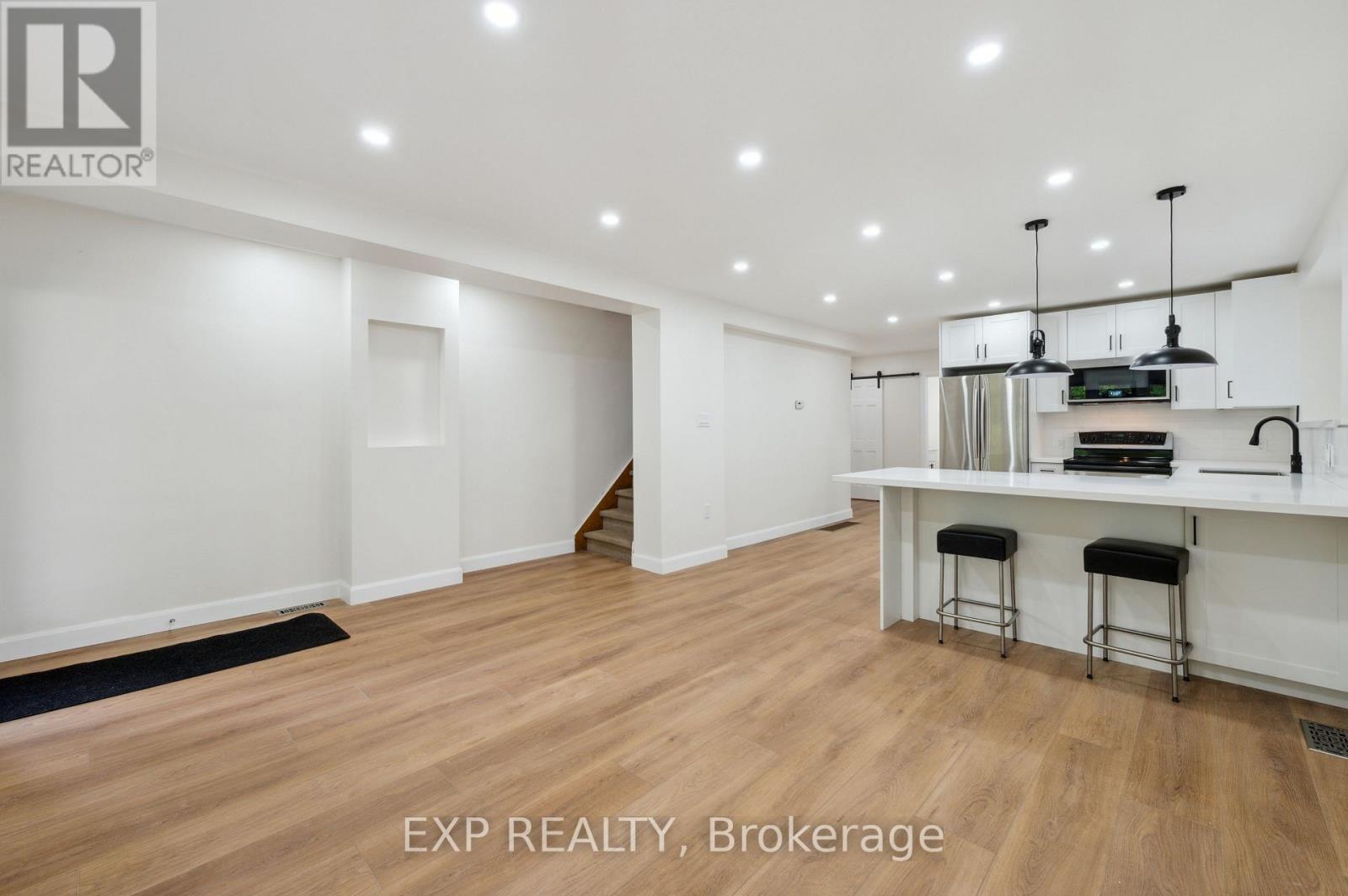 289 Houghton Avenue S, Hamilton, Ontario  L8K 2N4 - Photo 10 - X12643688