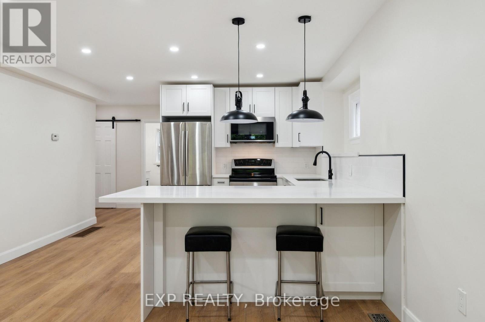 289 Houghton Avenue S, Hamilton, Ontario  L8K 2N4 - Photo 11 - X12643688