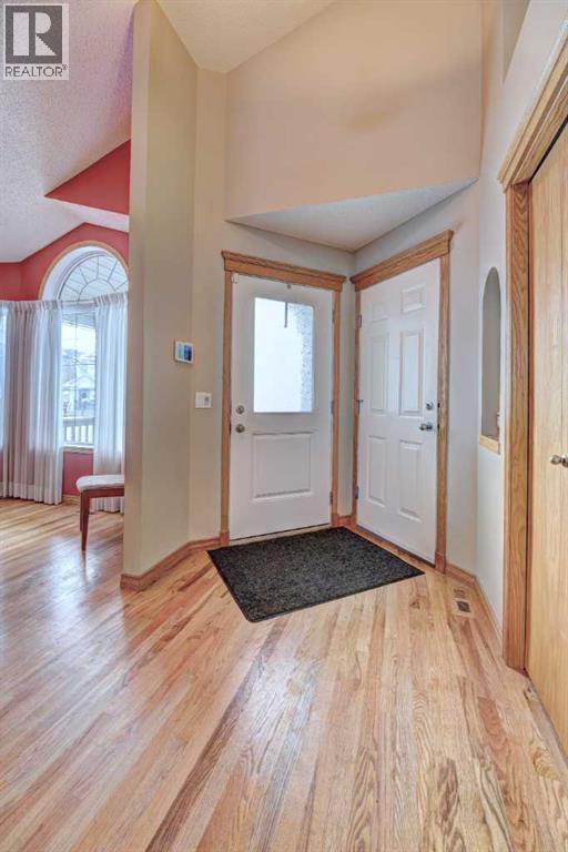 73 Cresthaven View Sw, Calgary, Alberta  T3B 5Y2 - Photo 7 - A2273475