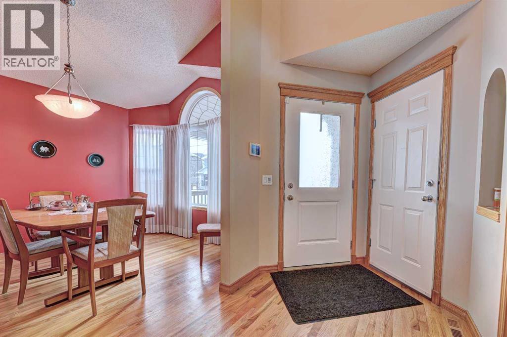 73 Cresthaven View Sw, Calgary, Alberta  T3B 5Y2 - Photo 8 - A2273475