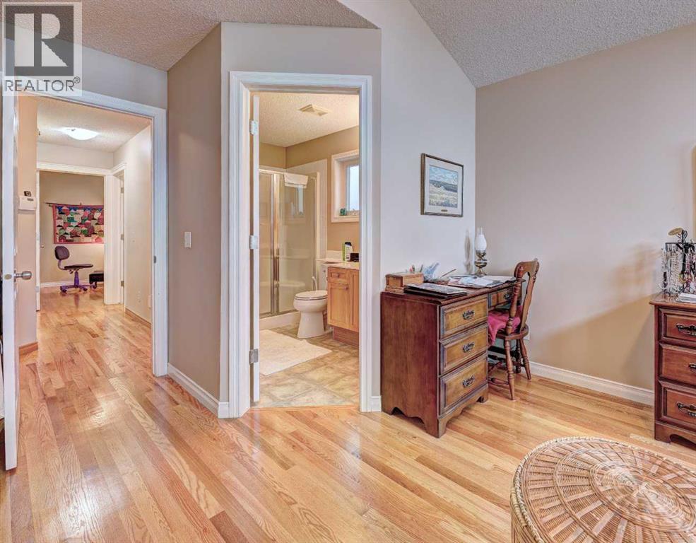 73 Cresthaven View Sw, Calgary, Alberta  T3B 5Y2 - Photo 27 - A2273475