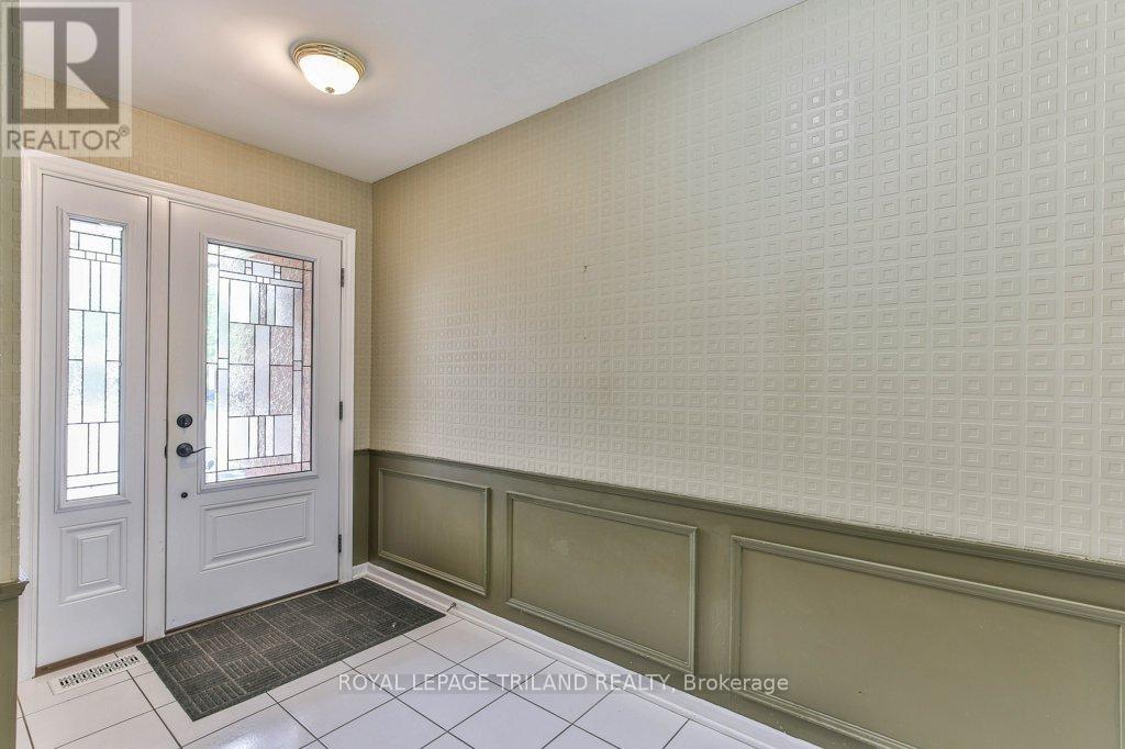 41 Fox Mill Court, London South, Ontario  N6J 2B7 - Photo 4 - X12643730