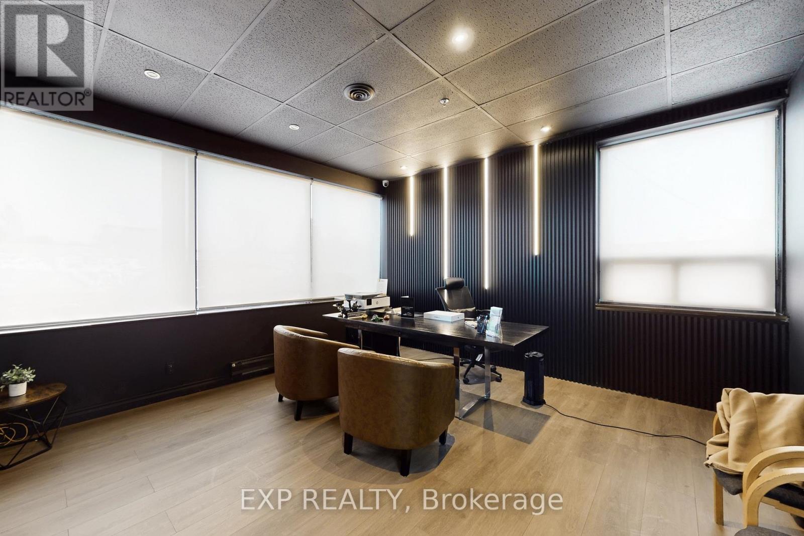 32 Stoffel Drive, Toronto, Ontario  M9W 1A8 - Photo 11 - W12641626