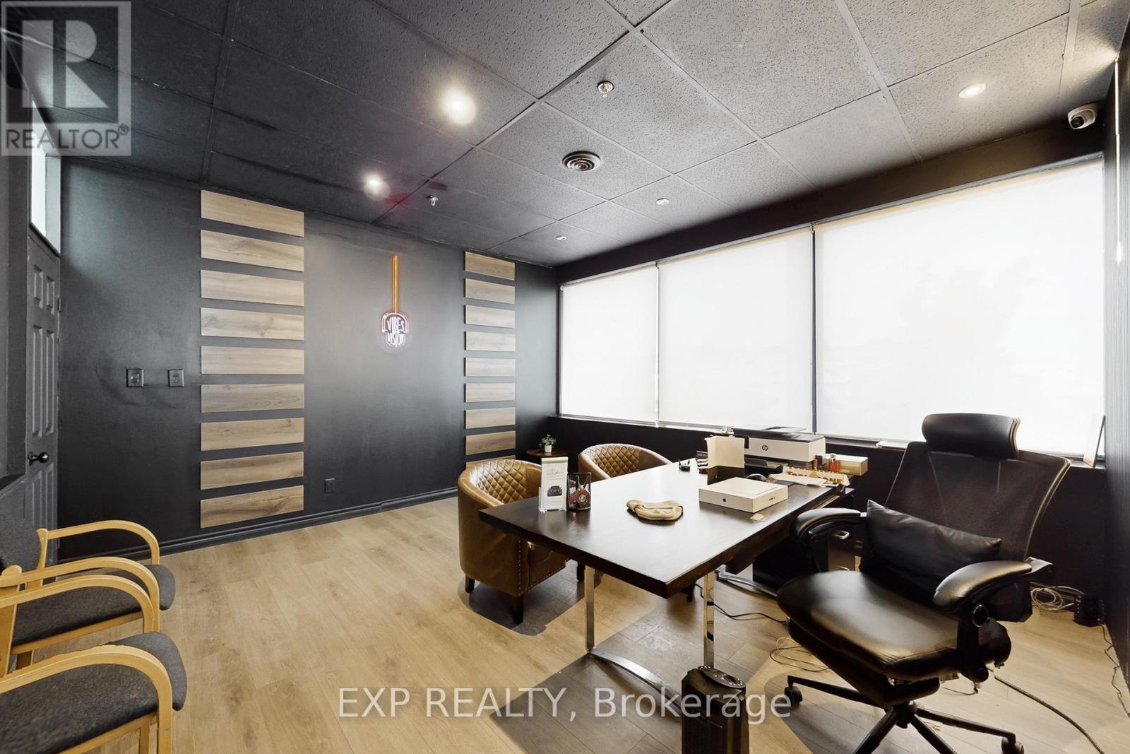 32 Stoffel Drive, Toronto, Ontario  M9W 1A8 - Photo 14 - W12641626