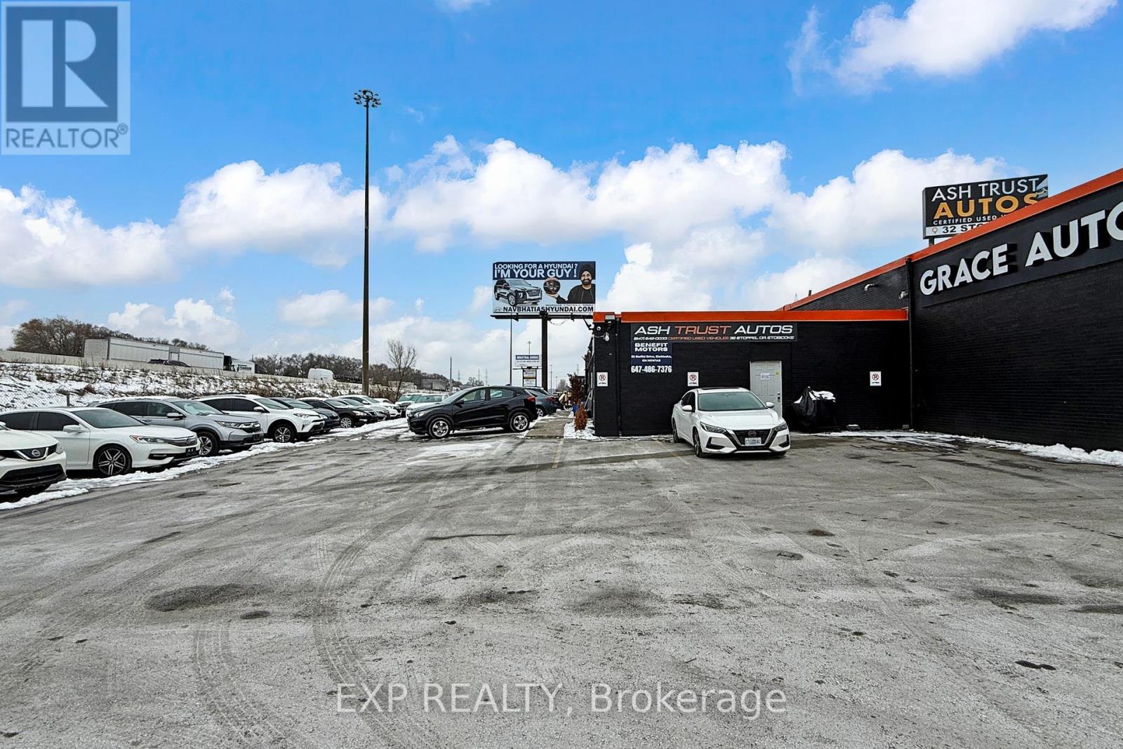 32 Stoffel Drive, Toronto, Ontario  M9W 1A8 - Photo 25 - W12641626