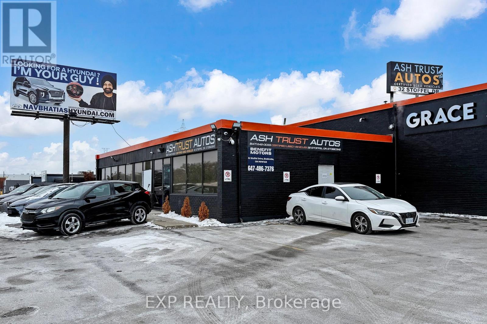 32 Stoffel Drive, Toronto, Ontario  M9W 1A8 - Photo 29 - W12641626