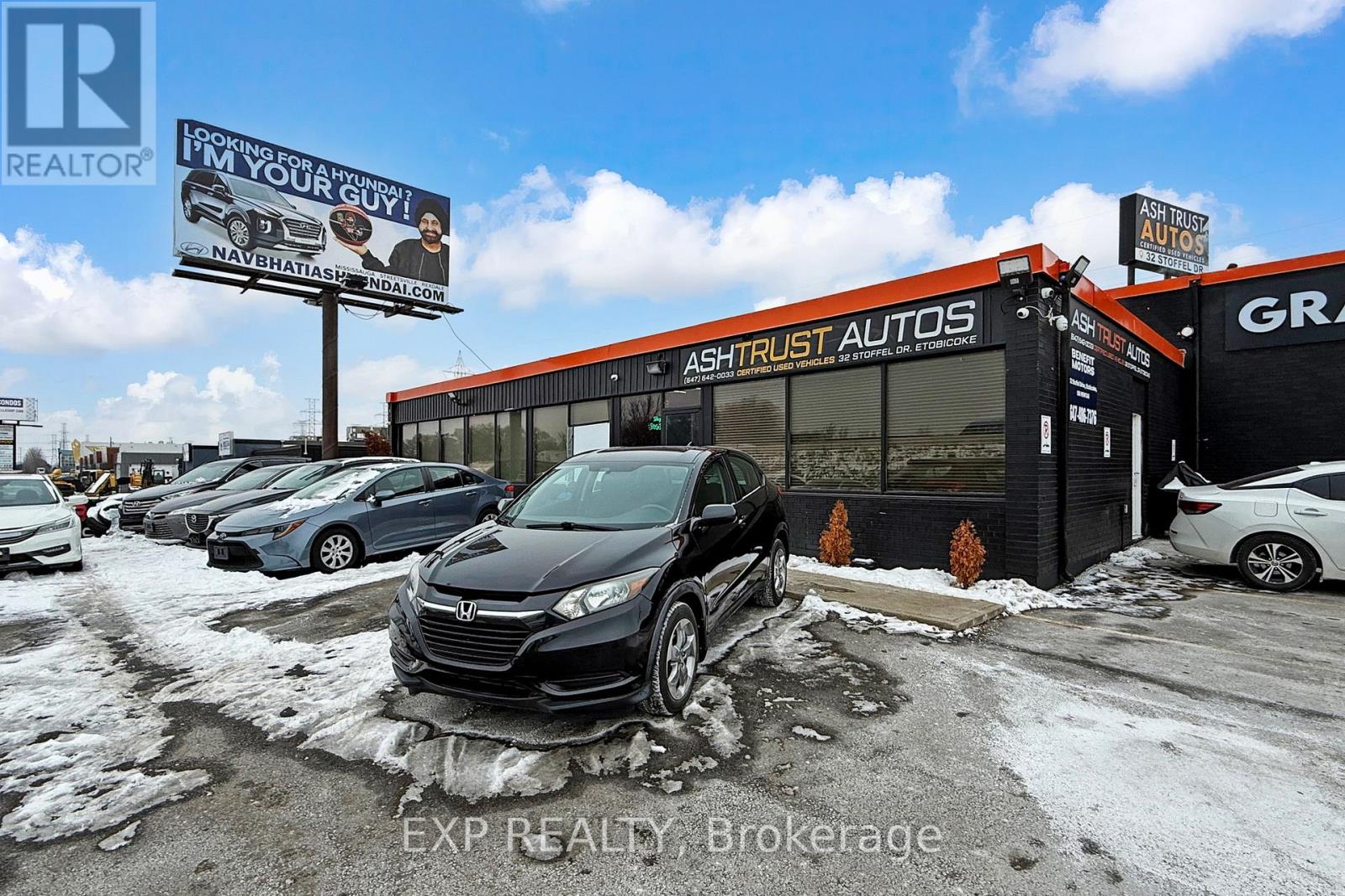 32 Stoffel Drive, Toronto, Ontario  M9W 1A8 - Photo 23 - W12641626