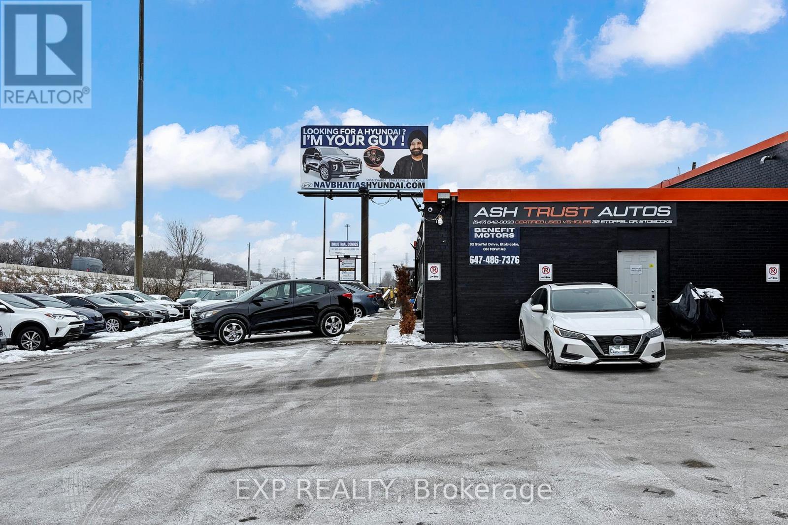 32 Stoffel Drive, Toronto, Ontario  M9W 1A8 - Photo 28 - W12641626