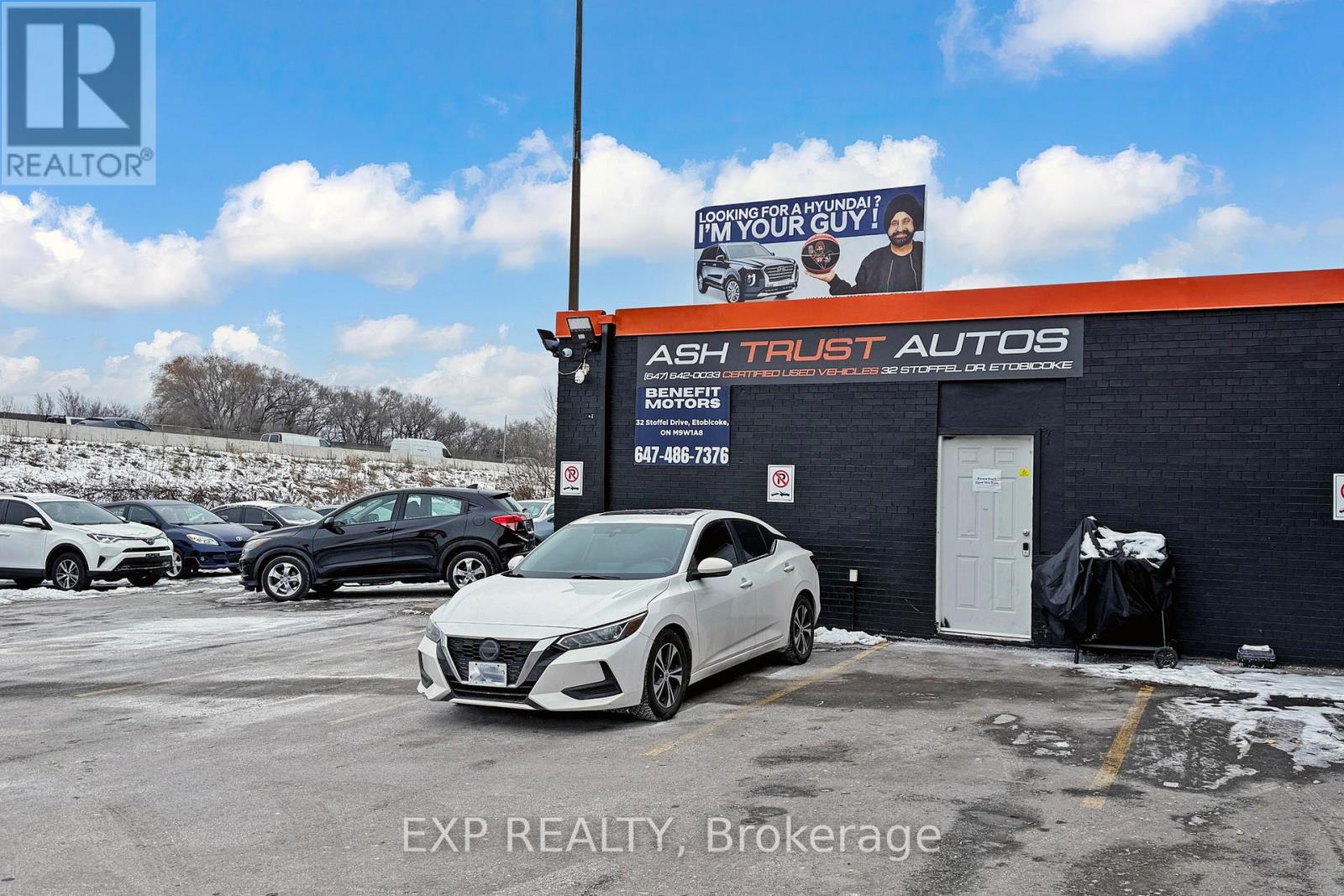 32 Stoffel Drive, Toronto, Ontario  M9W 1A8 - Photo 31 - W12641626