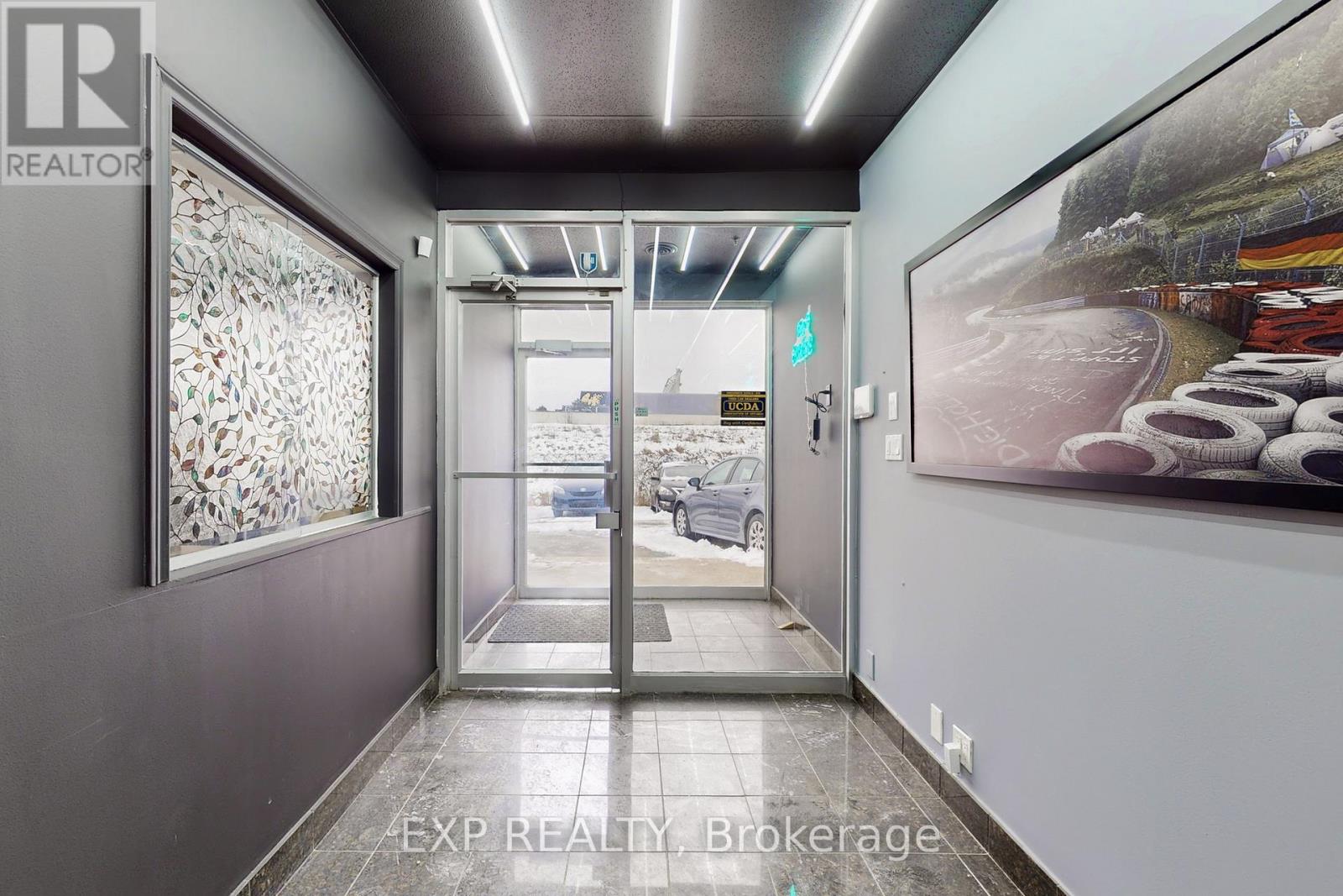 32 Stoffel Drive, Toronto, Ontario  M9W 1A8 - Photo 3 - W12641626