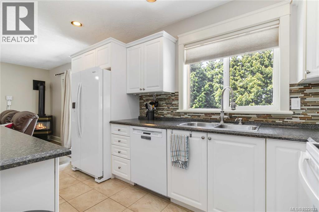 6260 Elaine Way, Central Saanich, British Columbia  V8Z 6A1 - Photo 32 - 1022133