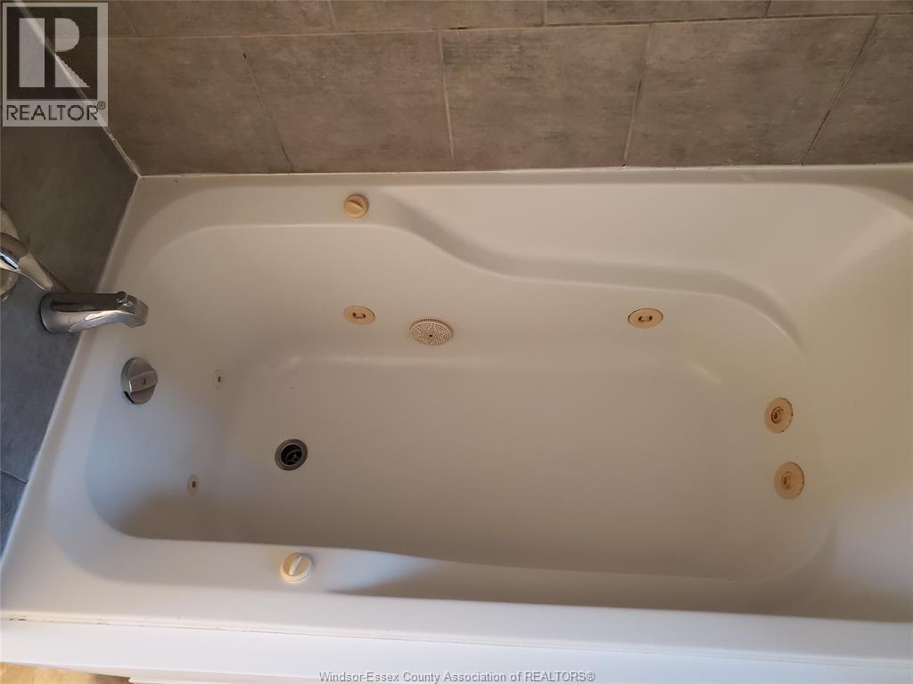 50 Regina, Lakeshore, Ontario  N8N 2P5 - Photo 21 - 25031911