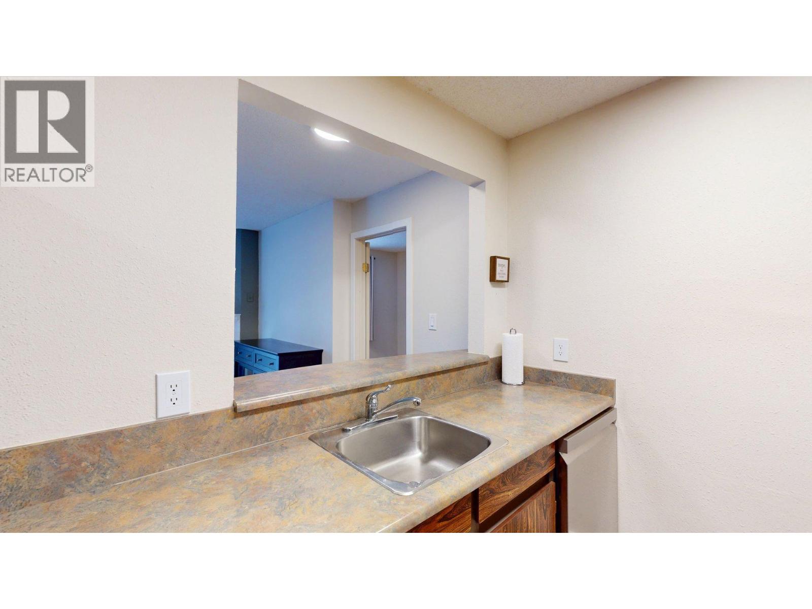 1802 Alpine Drive Unit# 302b, Elkford, British Columbia  V0B 1H0 - Photo 3 - 10371369