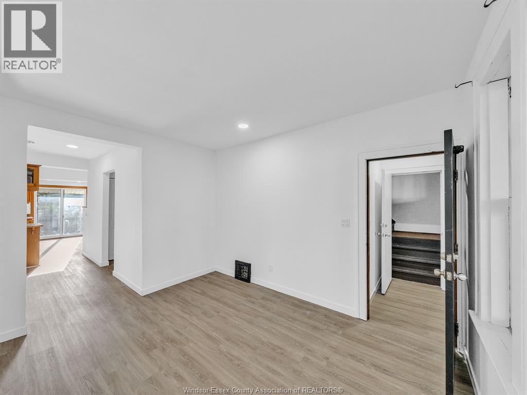 1453 Marentette, Windsor, Ontario N8X 4E2 - Photo 4 - 25031877