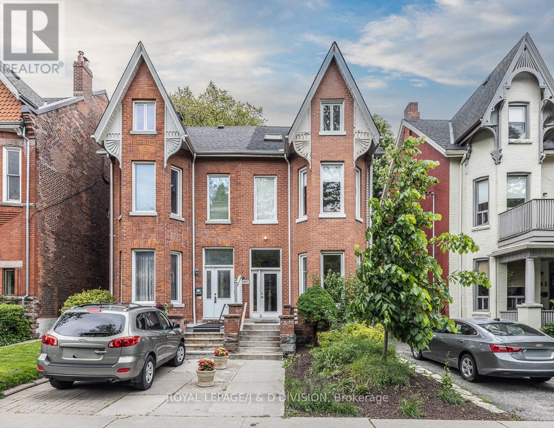 187 CRAWFORD STREET, Toronto, Ontario