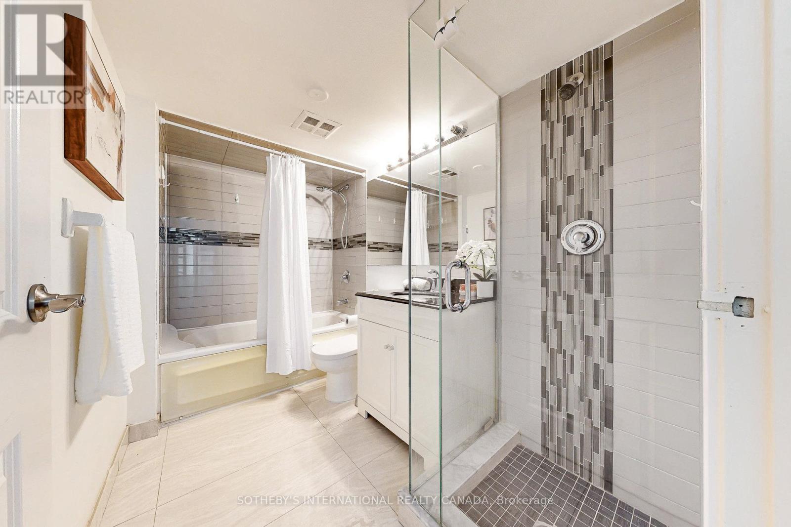 712 - 10 Queens Quay W, Toronto, Ontario  M5J 2R9 - Photo 14 - C12643724