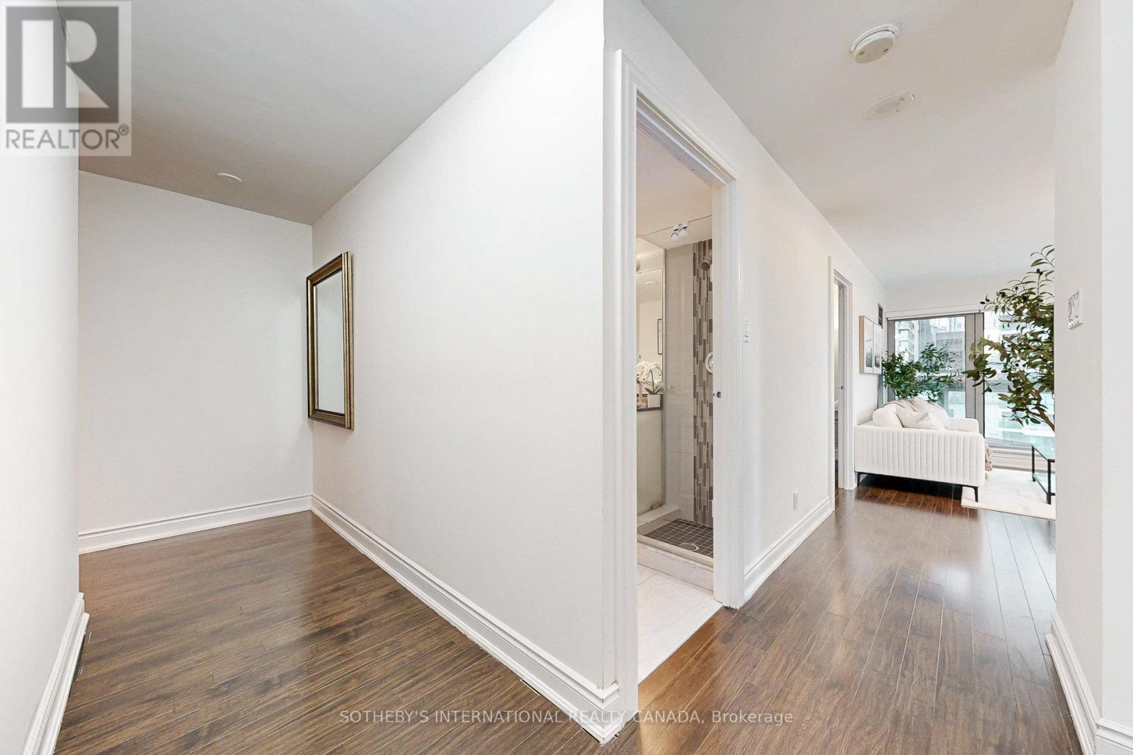 712 - 10 Queens Quay W, Toronto, Ontario  M5J 2R9 - Photo 8 - C12643724