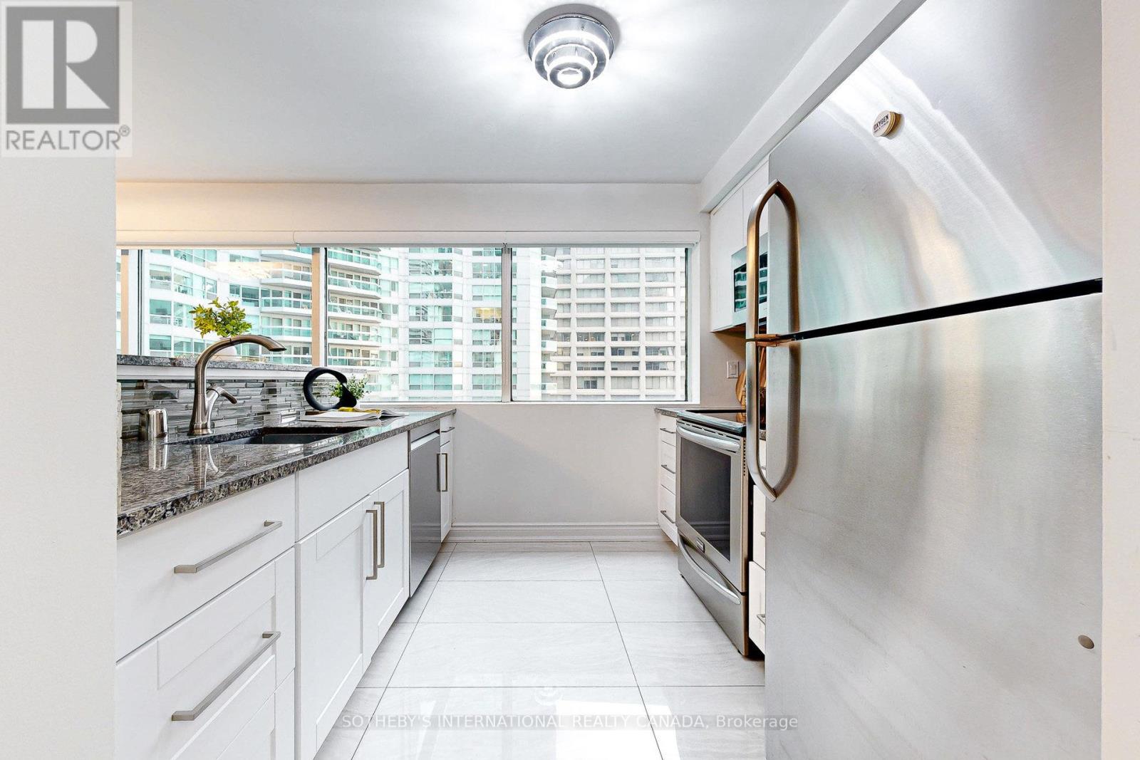 712 - 10 Queens Quay W, Toronto, Ontario  M5J 2R9 - Photo 9 - C12643724