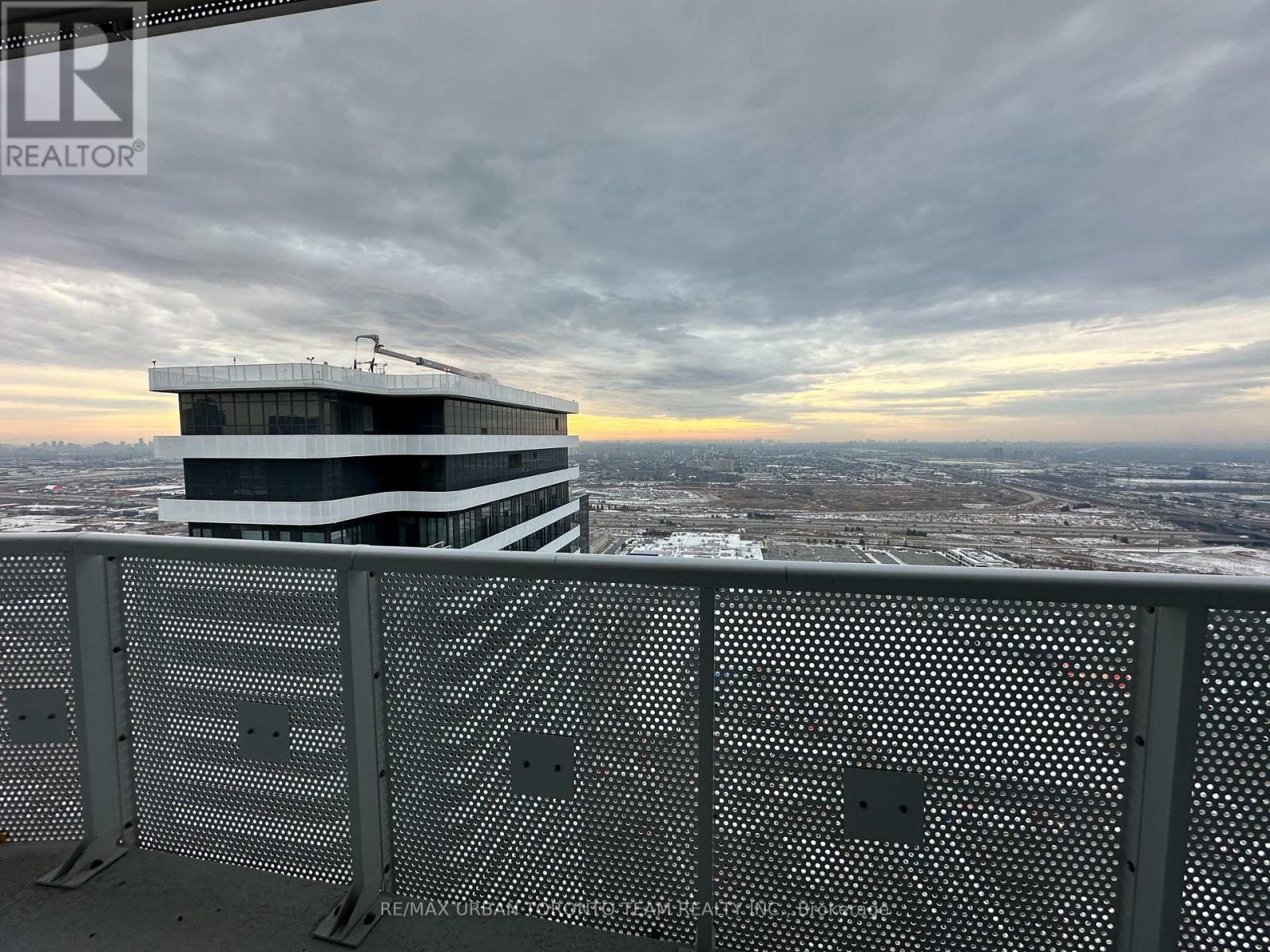 4810 - 8 INTERCHANGE WAY, Vaughan, Ontario