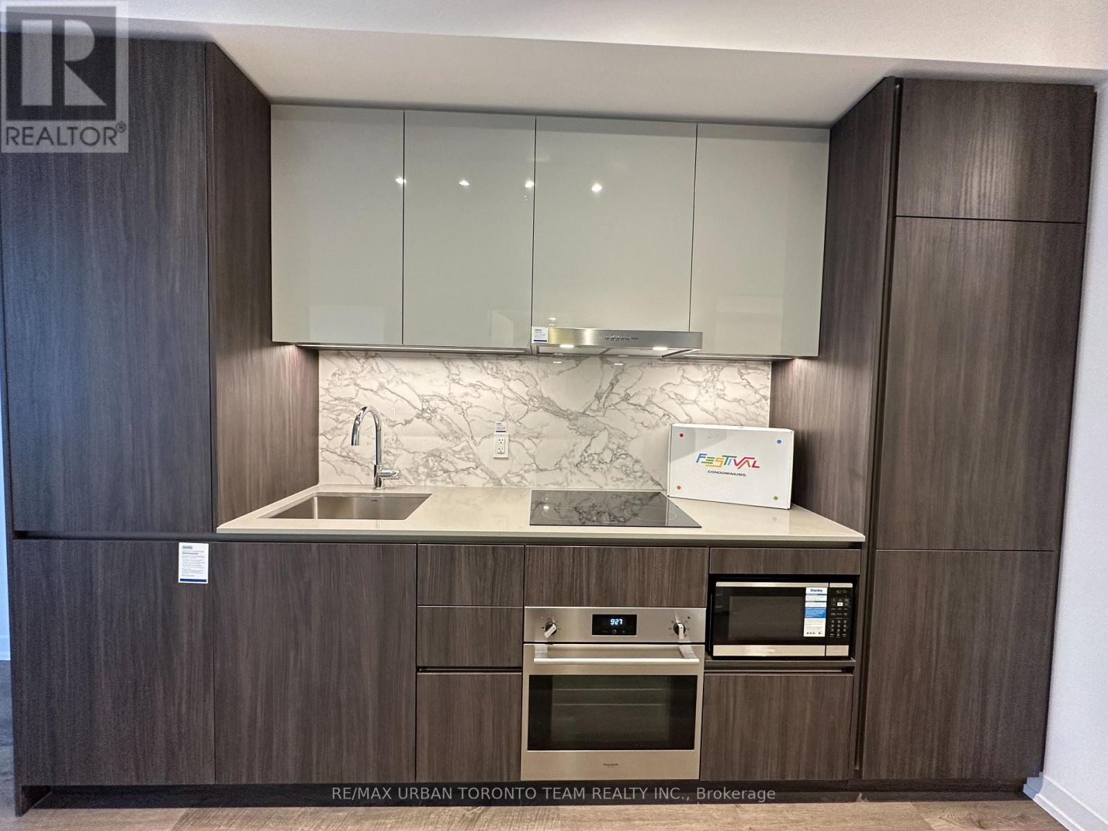 4810 - 8 Interchange Way, Vaughan, Ontario  L4K 5Z7 - Photo 3 - N12643692