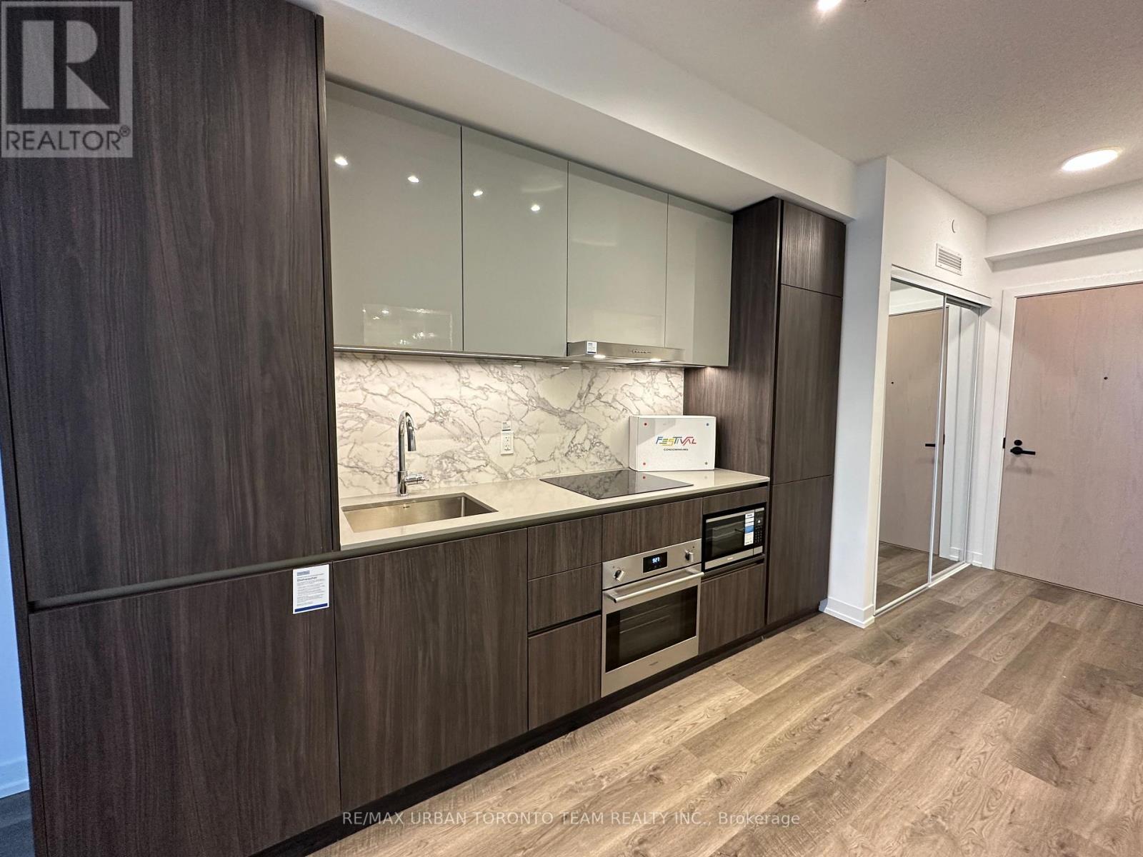 4810 - 8 Interchange Way, Vaughan, Ontario  L4K 5Z7 - Photo 5 - N12643692