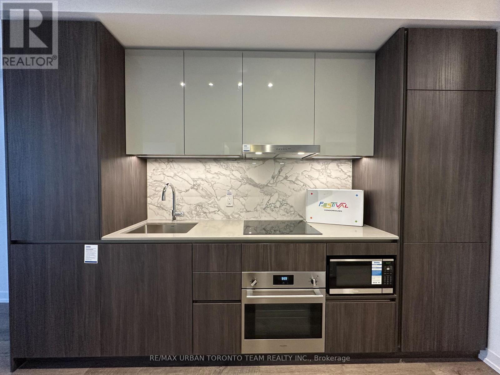 4810 - 8 Interchange Way, Vaughan, Ontario  L4K 5Z7 - Photo 6 - N12643692