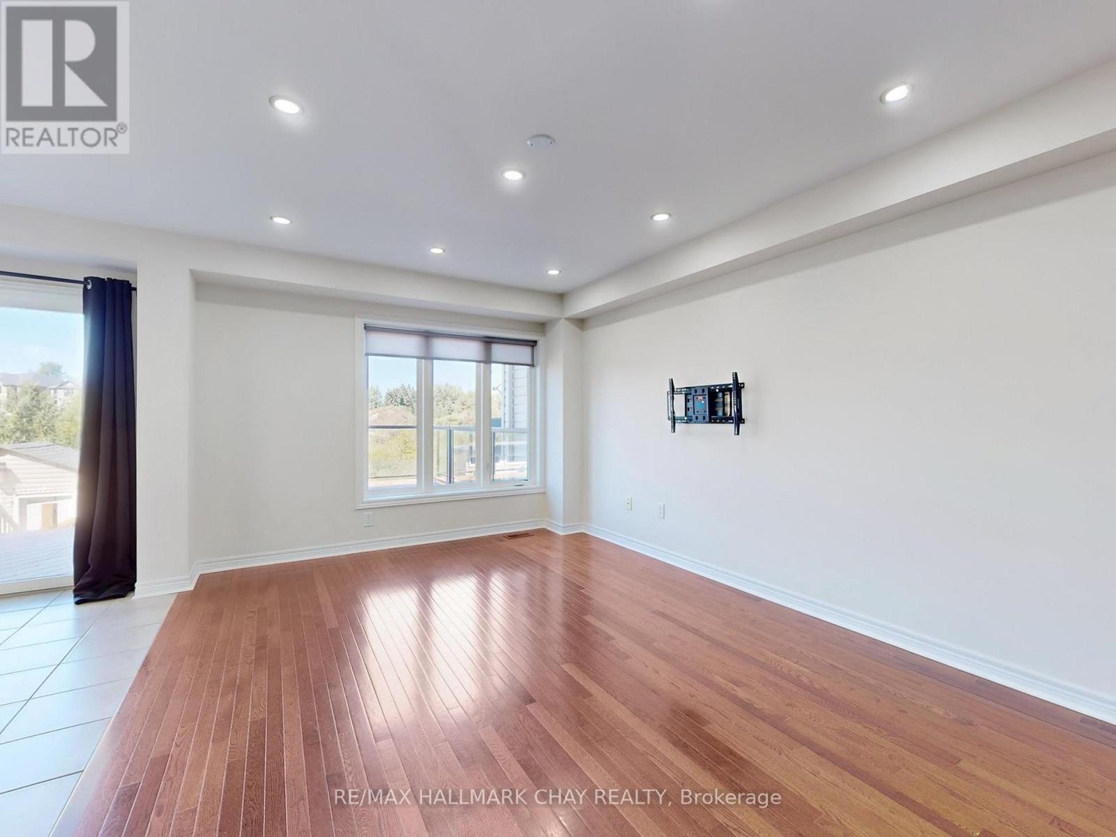 1192 Mary-Lou Street, Innisfil, Ontario  L9S 5A4 - Photo 4 - N12643746