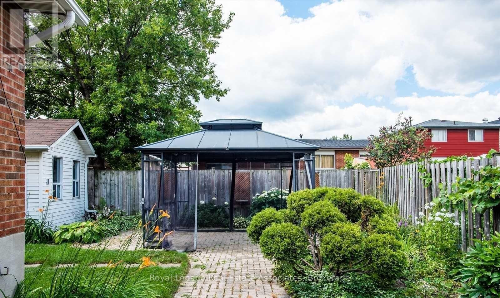 9 Wilton Drive, Brampton, Ontario  L6W 2Z9 - Photo 15 - W12643720