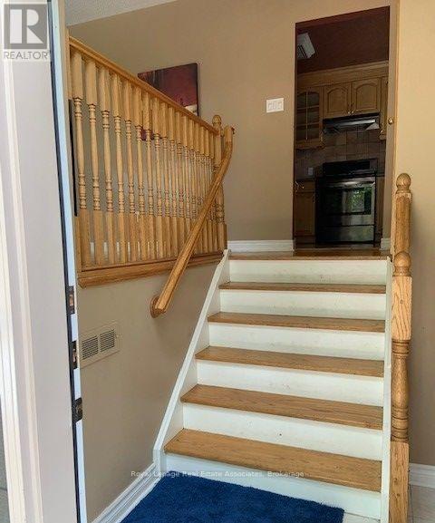 9 Wilton Drive, Brampton, Ontario  L6W 2Z9 - Photo 4 - W12643720