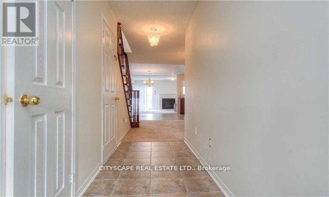 Upper - 5227 Tresca Trail, Mississauga, Ontario  L5M 0C9 - Photo 2 - W12643756