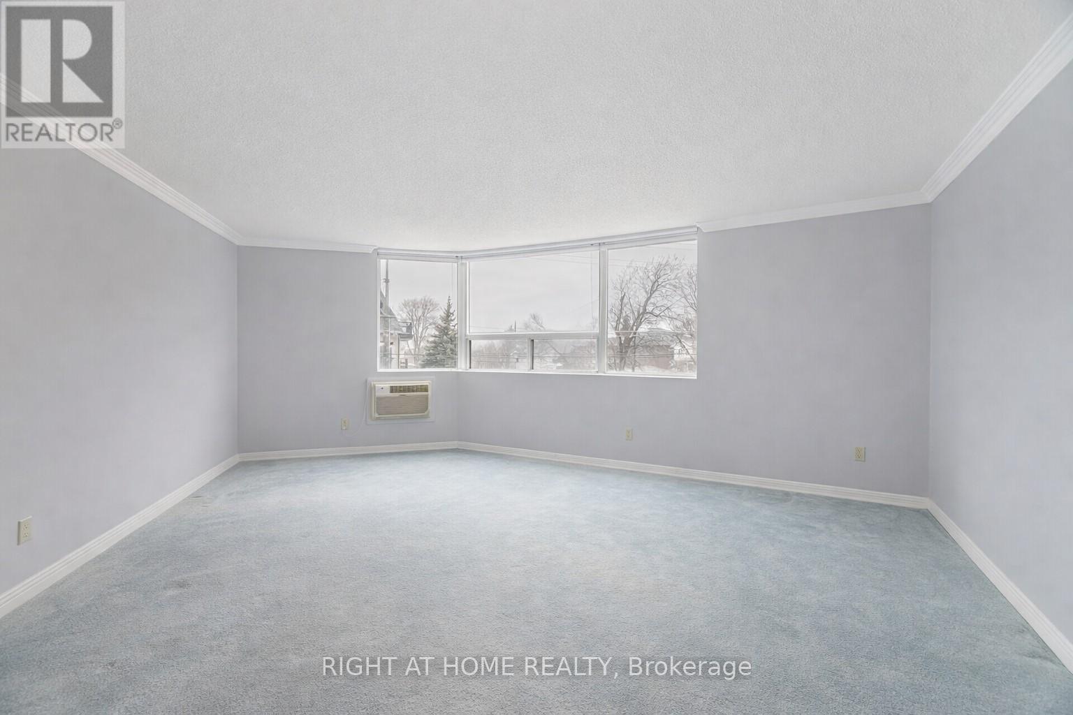 201 - 166 Mountain Park Avenue, Hamilton, Ontario  L8V 1A1 - Photo 5 - X12643726