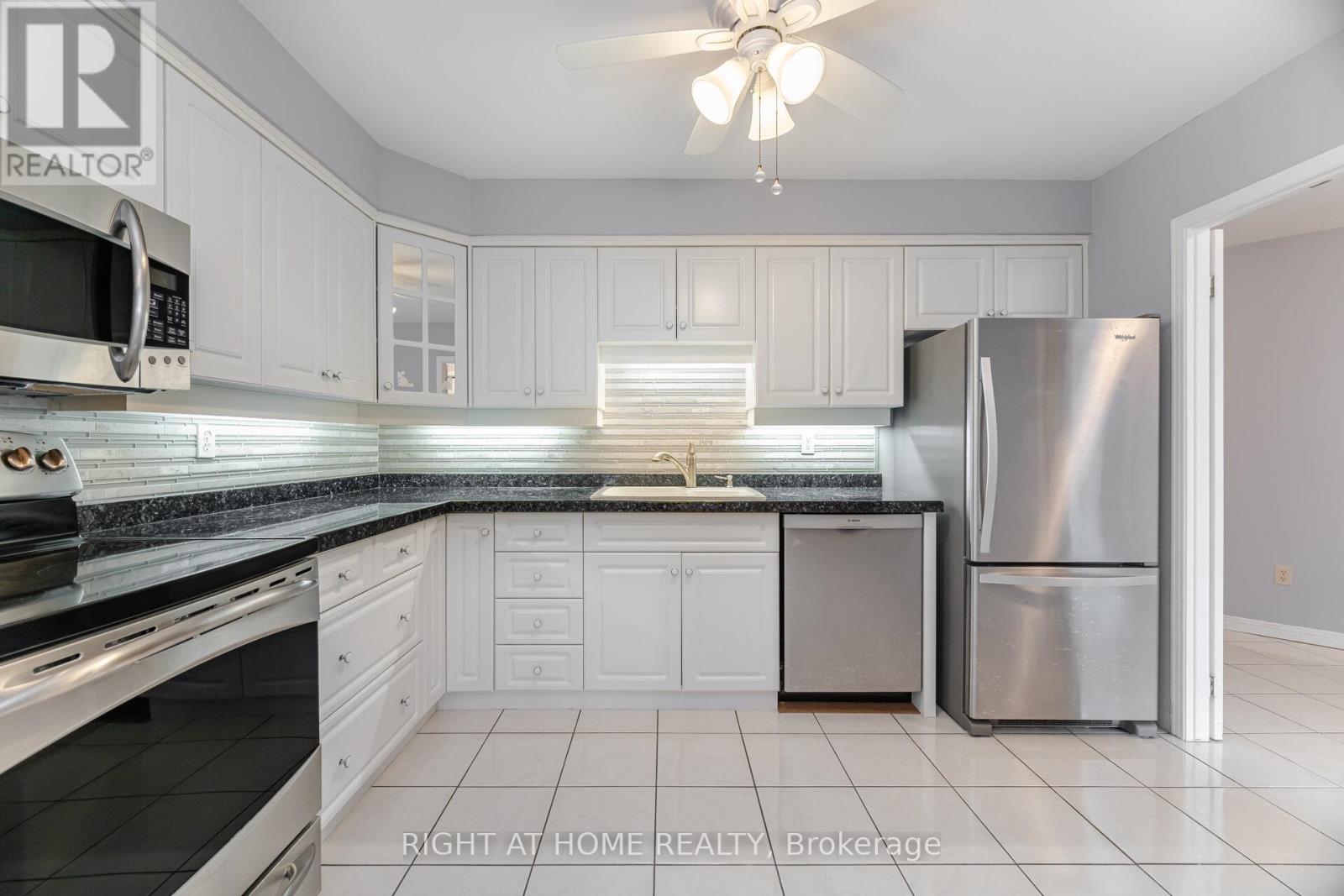 201 - 166 Mountain Park Avenue, Hamilton, Ontario  L8V 1A1 - Photo 9 - X12643726