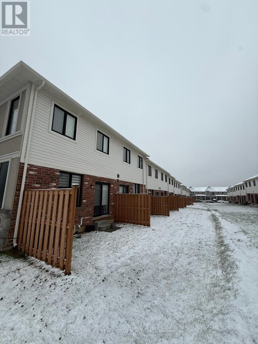 18 - 30 Mia Drive, Hamilton, Ontario  L9B 1K2 - Photo 2 - X12643734