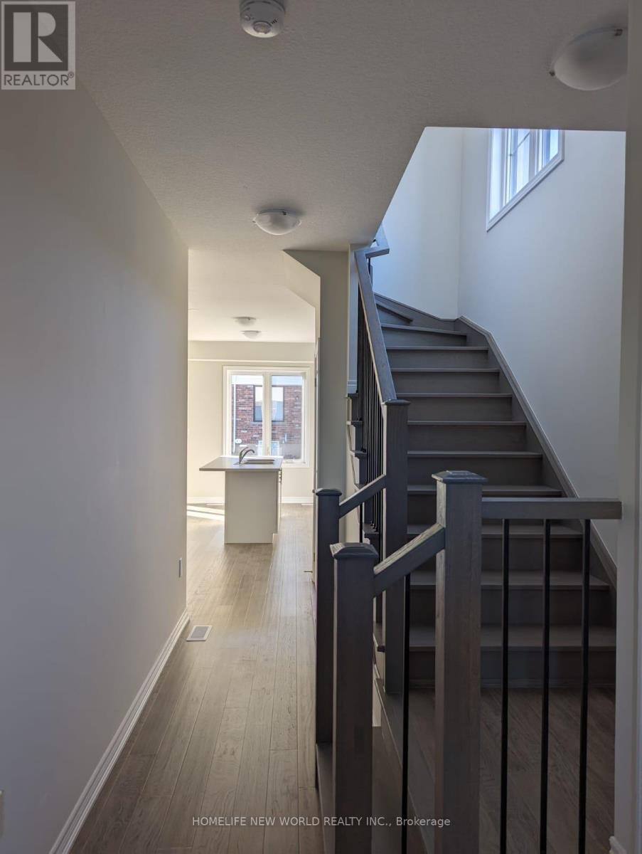 18 - 30 Mia Drive, Hamilton, Ontario  L9B 1K2 - Photo 3 - X12643734