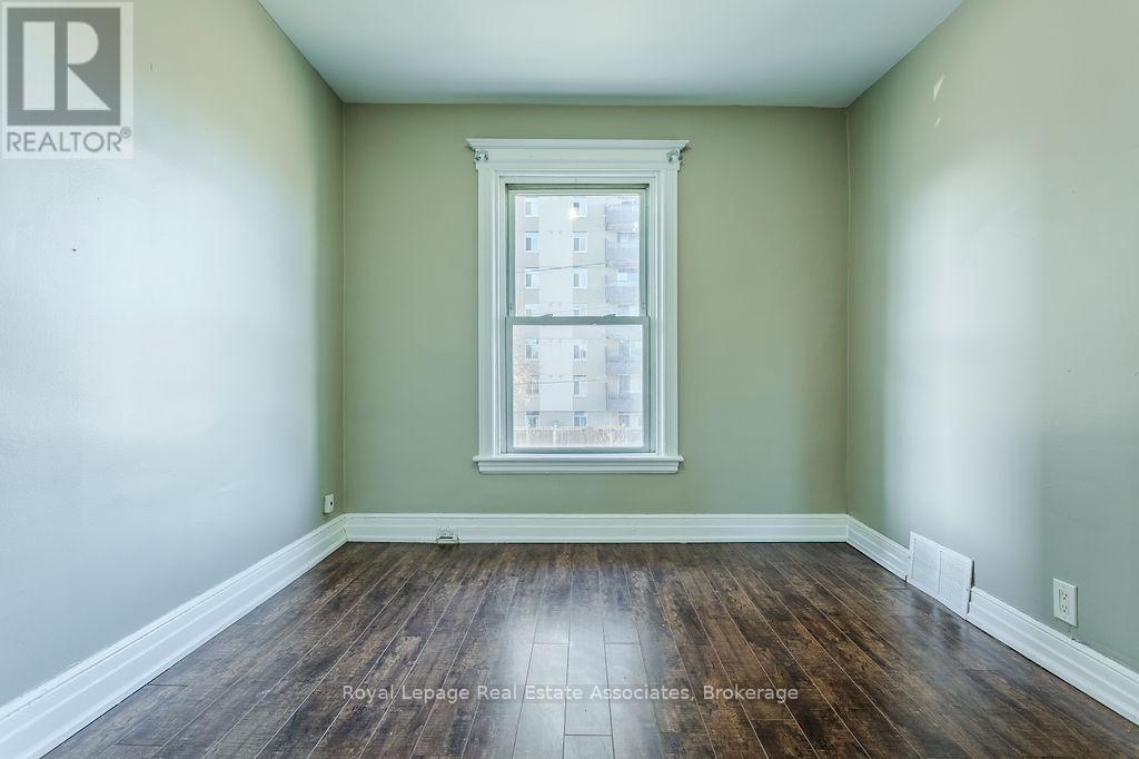 Upper - 19 Sanford Avenue S, Hamilton, Ontario  L8M 2G4 - Photo 11 - X12643748