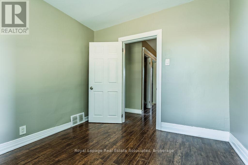 Upper - 19 Sanford Avenue S, Hamilton, Ontario  L8M 2G4 - Photo 12 - X12643748