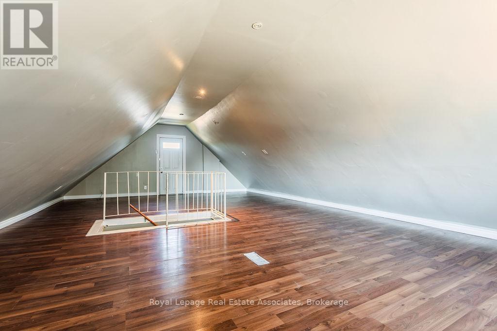 Upper - 19 Sanford Avenue S, Hamilton, Ontario  L8M 2G4 - Photo 15 - X12643748