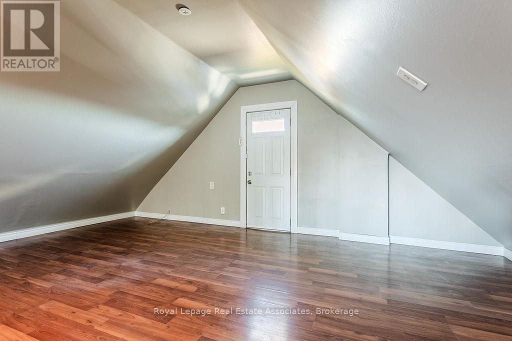 Upper - 19 Sanford Avenue S, Hamilton, Ontario  L8M 2G4 - Photo 17 - X12643748