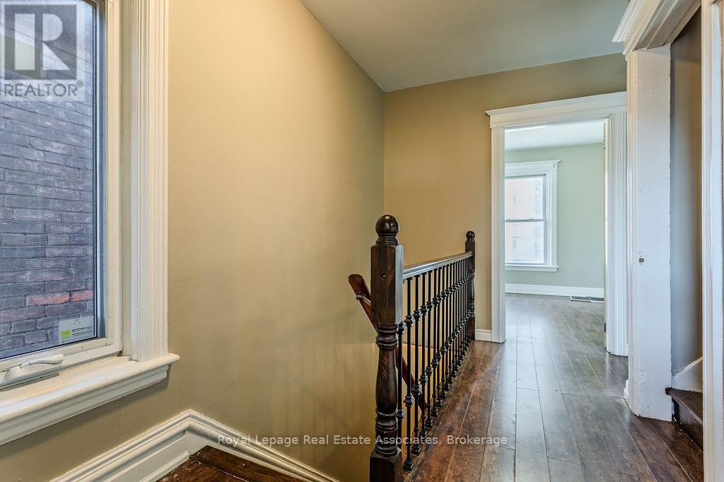 Upper - 19 Sanford Avenue S, Hamilton, Ontario  L8M 2G4 - Photo 5 - X12643748