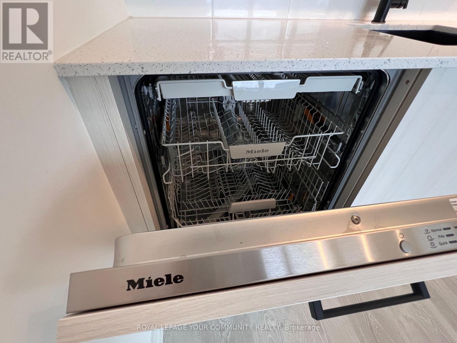 2020 - 1 Quarrington Lane, Toronto, Ontario  M3C 0S4 - Photo 21 - C12642510