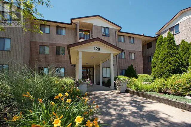 302 - 128 St Augustine Drive, St. Catharines, Ontario  L2P 3X6 - Photo 1 - X12643828