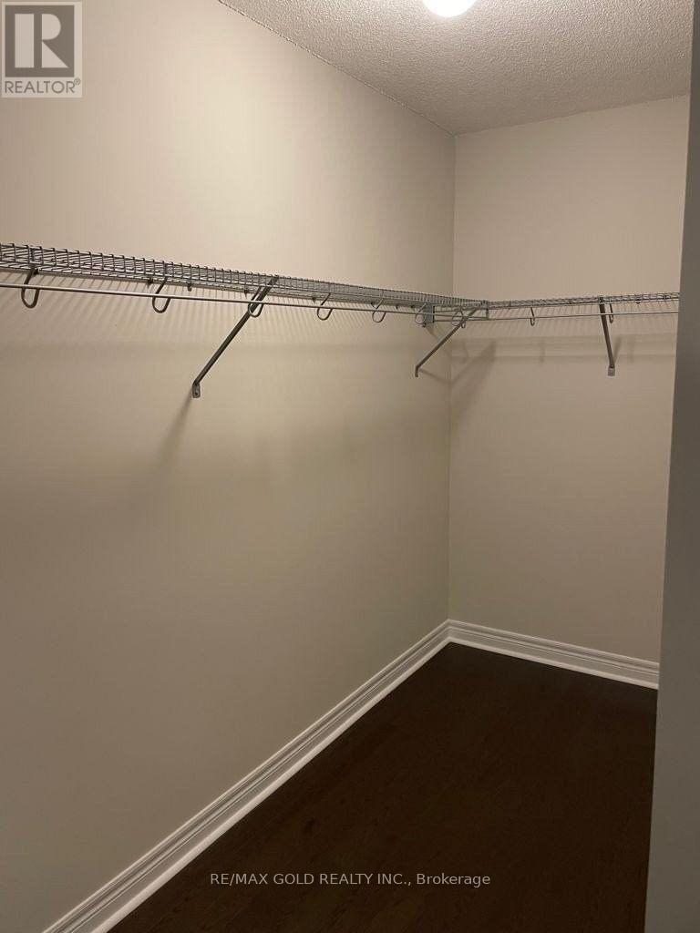 53 Finegan Circle, Brampton, Ontario  L7A 4Z8 - Photo 6 - W12643670