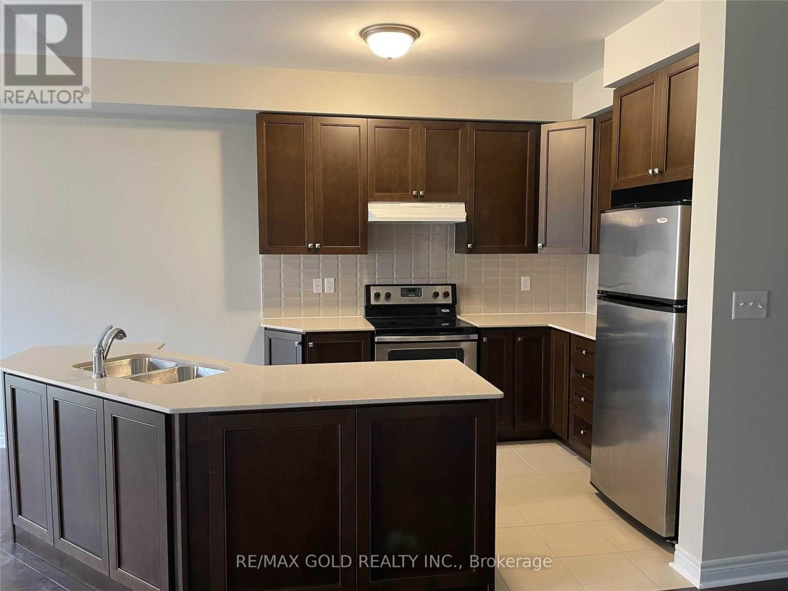 53 Finegan Circle, Brampton, Ontario  L7A 4Z8 - Photo 3 - W12643670