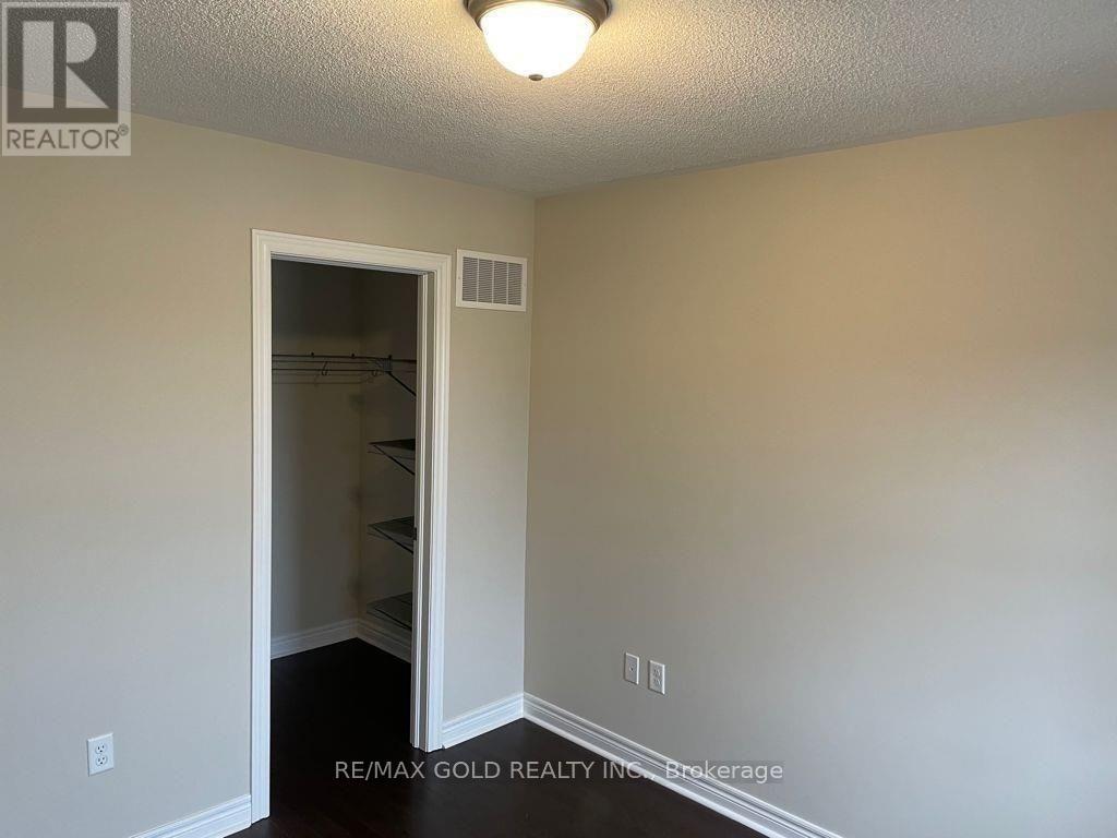 53 Finegan Circle, Brampton, Ontario  L7A 4Z8 - Photo 11 - W12643670