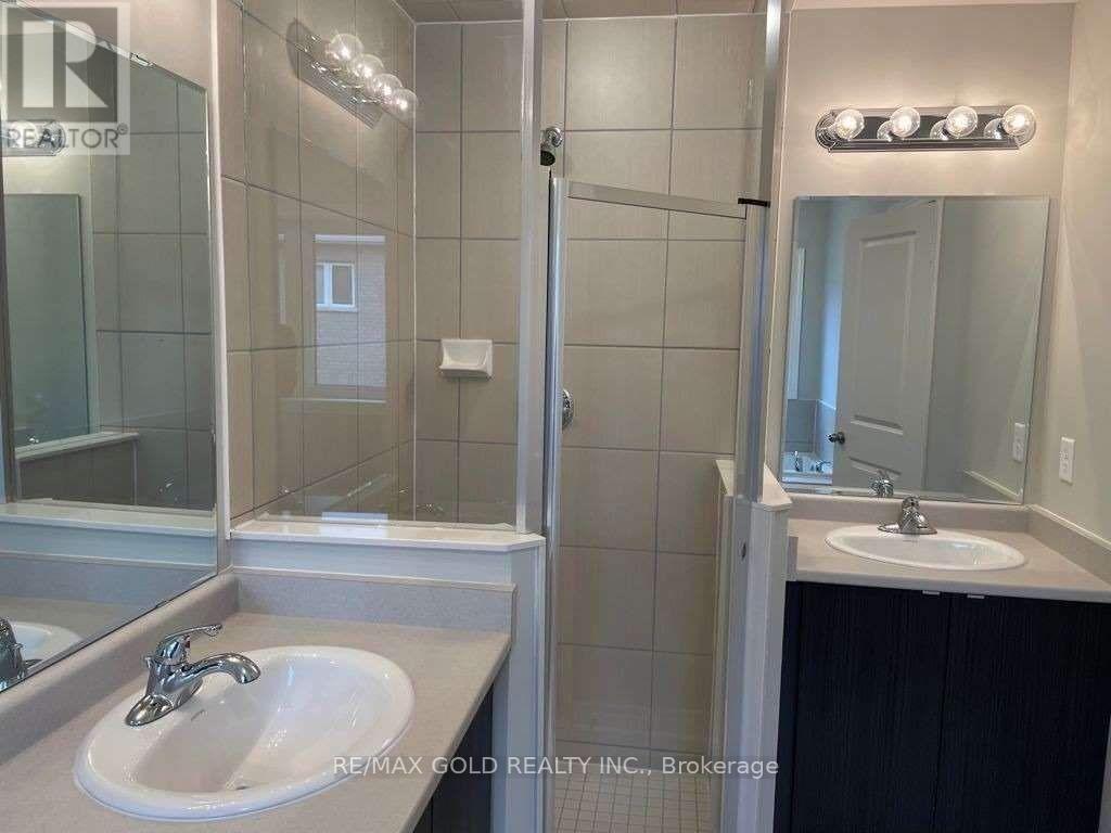 53 Finegan Circle, Brampton, Ontario  L7A 4Z8 - Photo 7 - W12643670