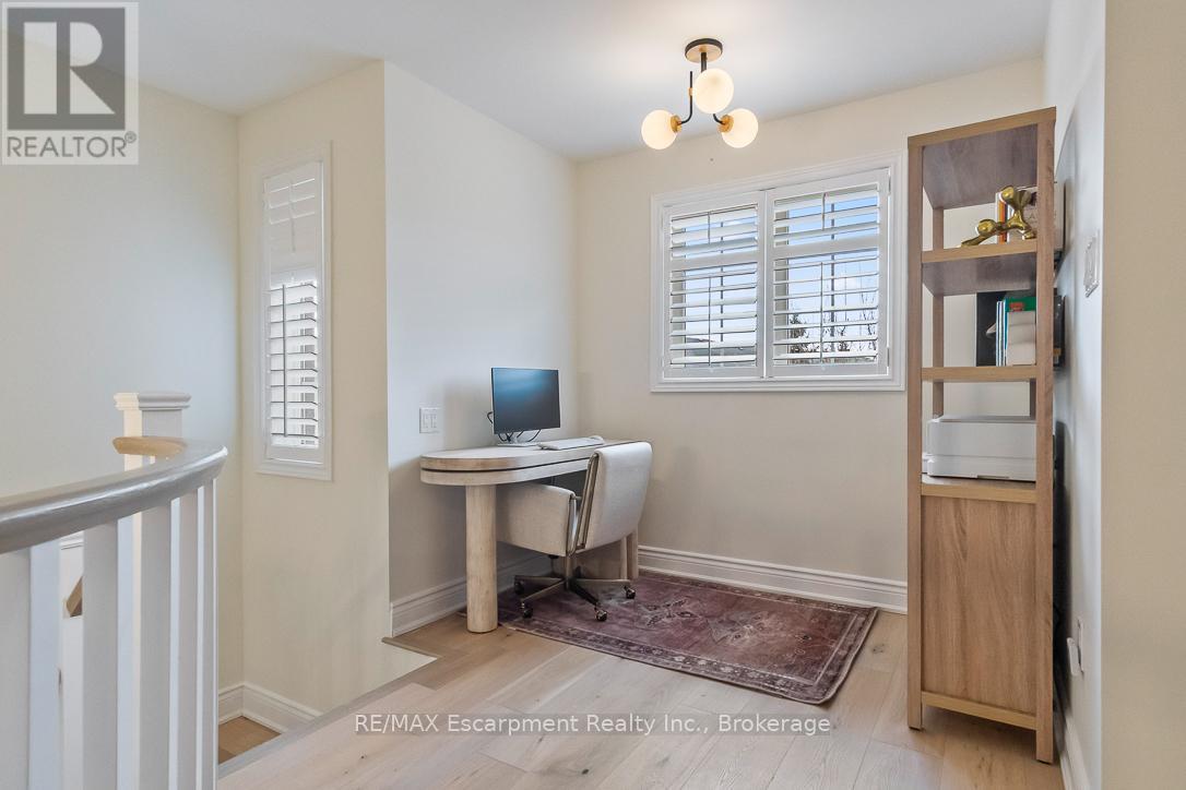 2301 Baronwood Drive, Oakville, Ontario  L6M 4Z6 - Photo 18 - W12410878