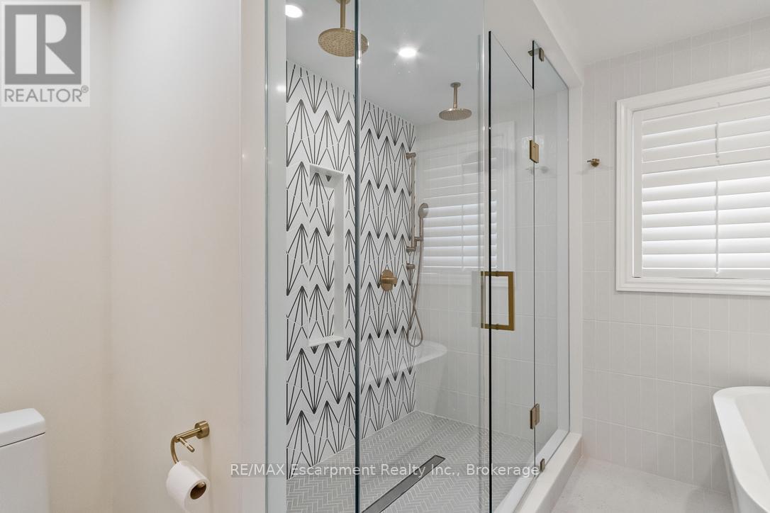 2301 Baronwood Drive, Oakville, Ontario  L6M 4Z6 - Photo 22 - W12410878